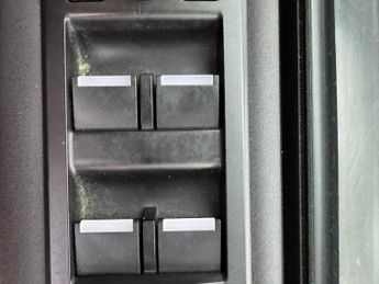 LAND ROVER DISCOVERY 3.0 SD V6 Landmark Edition Auto 4WD Euro 6 (s/s) 5dr