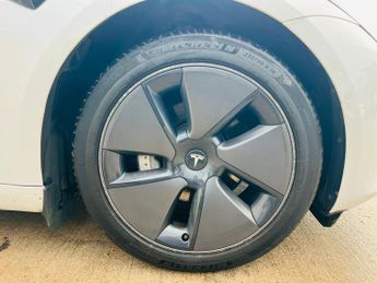 TESLA MODEL 3 Standard Range Plus Auto RWD 4dr