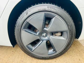 TESLA MODEL 3 Standard Range Plus Auto RWD 4dr