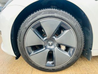 TESLA MODEL 3 Standard Range Plus Auto RWD 4dr
