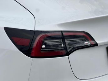 TESLA MODEL 3 Standard Range Plus Auto RWD 4dr