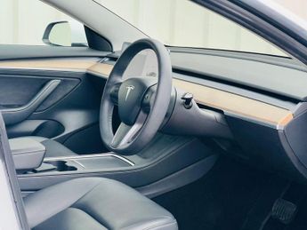 TESLA MODEL 3 Standard Range Plus Auto RWD 4dr