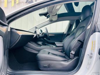 TESLA MODEL 3 Standard Range Plus Auto RWD 4dr