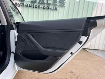 TESLA MODEL 3 Standard Range Plus Auto RWD 4dr