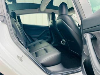 TESLA MODEL 3 Standard Range Plus Auto RWD 4dr