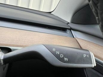 TESLA MODEL 3 Standard Range Plus Auto RWD 4dr