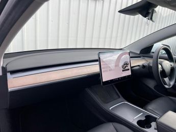 TESLA MODEL 3 Standard Range Plus Auto RWD 4dr