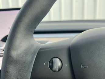 TESLA MODEL 3 Standard Range Plus Auto RWD 4dr