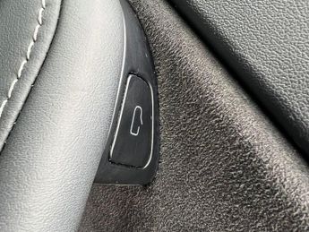 TESLA MODEL 3 Standard Range Plus Auto RWD 4dr