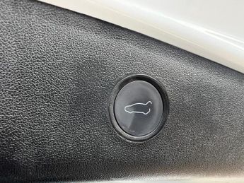 TESLA MODEL 3 Standard Range Plus Auto RWD 4dr