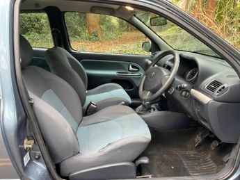 RENAULT CLIO 1.2 16v Extreme 4 3dr