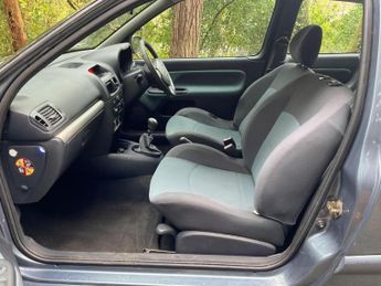 RENAULT CLIO 1.2 16v Extreme 4 3dr