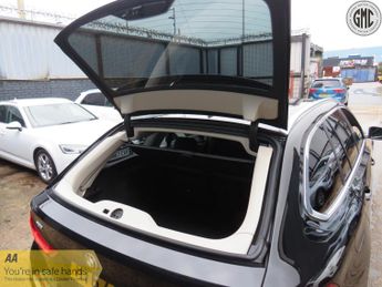 BMW 5 SERIES 2.0 520d xDrive SE Touring Full Service History.