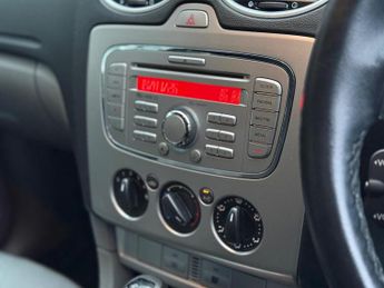 FORD FOCUS 1.6 Zetec 5dr