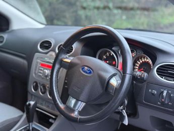 FORD FOCUS 1.6 Zetec 5dr