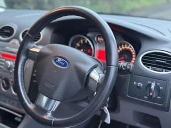 FORD FOCUS 1.6 Zetec 5dr
