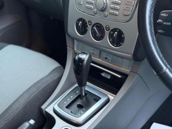 FORD FOCUS 1.6 Zetec 5dr