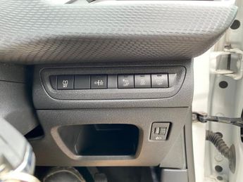 PEUGEOT 2008 1.2 PureTech Active