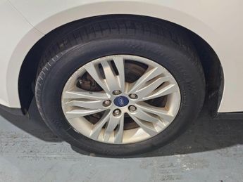 FORD FOCUS 1.6 Titanium Navigator Powershift Euro 5 5dr