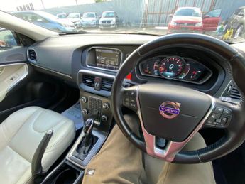 VOLVO V40 R-DESIGN