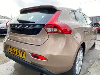 VOLVO V40 R-DESIGN