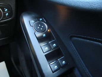 FORD FOCUS 1.0T EcoBoost Zetec Auto Euro 6 (s/s) 5dr