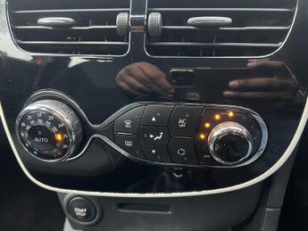 RENAULT CLIO 1.5 Dynamique S MediaNav dCi 90 EDC Auto