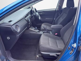 TOYOTA AURIS 1.8 VVT-h Icon Plus