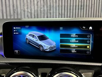 MERCEDES-BENZ A CLASS 2.0 A35 AMG