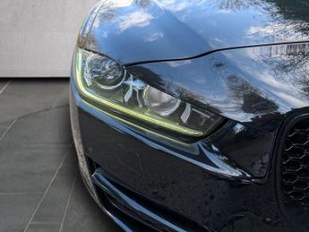 JAGUAR XE 2.0i Portfolio Auto Euro 6 (s/s) 4dr