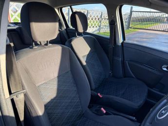 RENAULT CLIO 1.6 VVT Expression 5dr