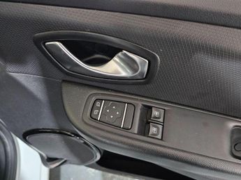 RENAULT CLIO 0.9 TCe Iconic Euro 6 (s/s) 5dr
