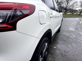 NISSAN QASHQAI 1.2 DIG-T Tekna+