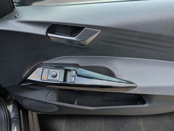 VOLKSWAGEN ID.3 Pro 58kWh Life Auto 5dr