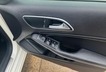 MERCEDES-BENZ A CLASS 1.6 A180 SE Automatic