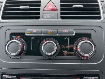 VOLKSWAGEN TOURAN 1.6 TDI SE