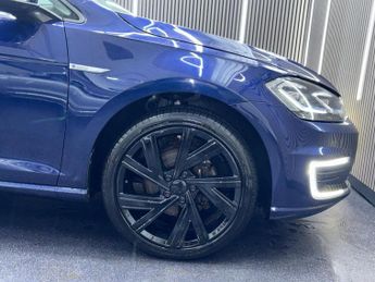 VOLKSWAGEN E-GOLF 35.8kWh e-Golf Auto 5dr