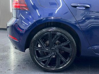 VOLKSWAGEN E-GOLF 35.8kWh e-Golf Auto 5dr