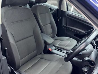 VOLKSWAGEN E-GOLF 35.8kWh e-Golf Auto 5dr