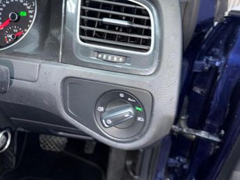 VOLKSWAGEN E-GOLF 35.8kWh e-Golf Auto 5dr