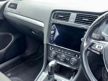 VOLKSWAGEN E-GOLF 35.8kWh e-Golf Auto 5dr