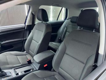 VOLKSWAGEN E-GOLF 35.8kWh e-Golf Auto 5dr