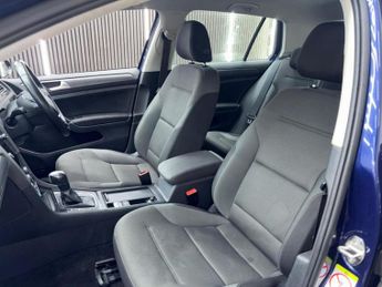 VOLKSWAGEN E-GOLF 35.8kWh e-Golf Auto 5dr