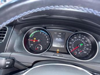 VOLKSWAGEN E-GOLF 35.8kWh e-Golf Auto 5dr
