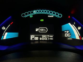 NISSAN LEAF 30kWh Tekna Electric Automatic Silver 5dr SATNAV+HEATEDLEATHER+8