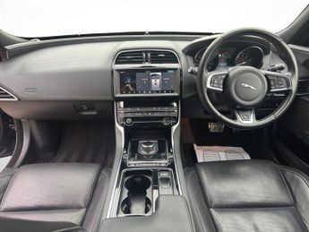JAGUAR XE 2.0 i GPF R-Sport