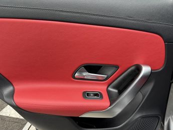 MERCEDES-BENZ CLA 1.3 CLA180 AMG Line