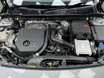 MERCEDES-BENZ CLA 1.3 CLA180 AMG Line