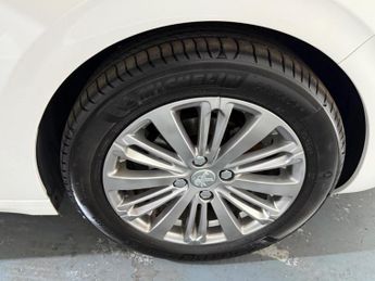 PEUGEOT 208 1.2 PureTech Signature Euro 6 (s/s) 5dr