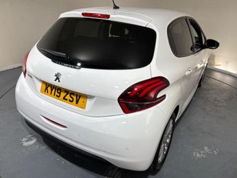 PEUGEOT 208 1.2 PureTech Signature Euro 6 (s/s) 5dr